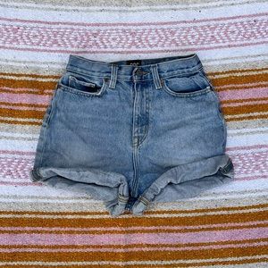 BDG 24” WAIST LIGHT WASH DEMIN SHORTS